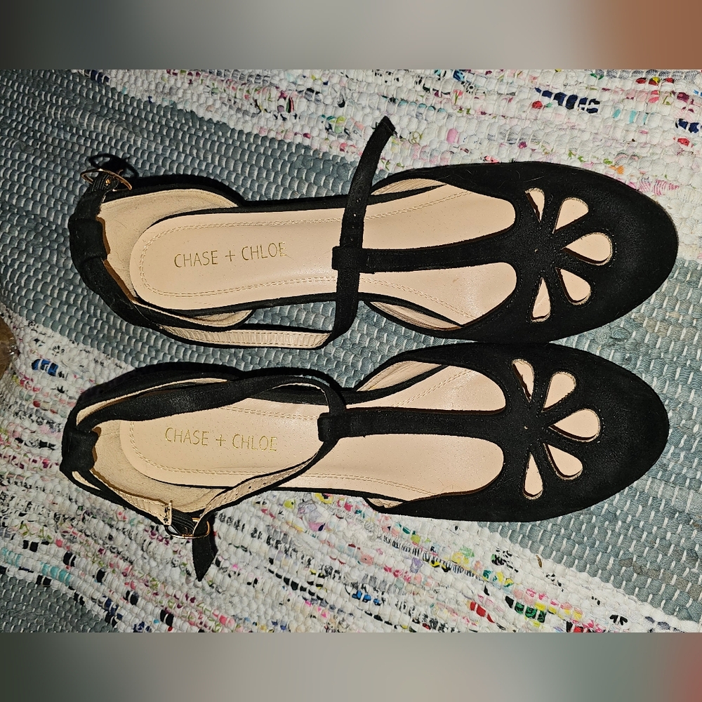 Chase and Chloe t-strap black pumps